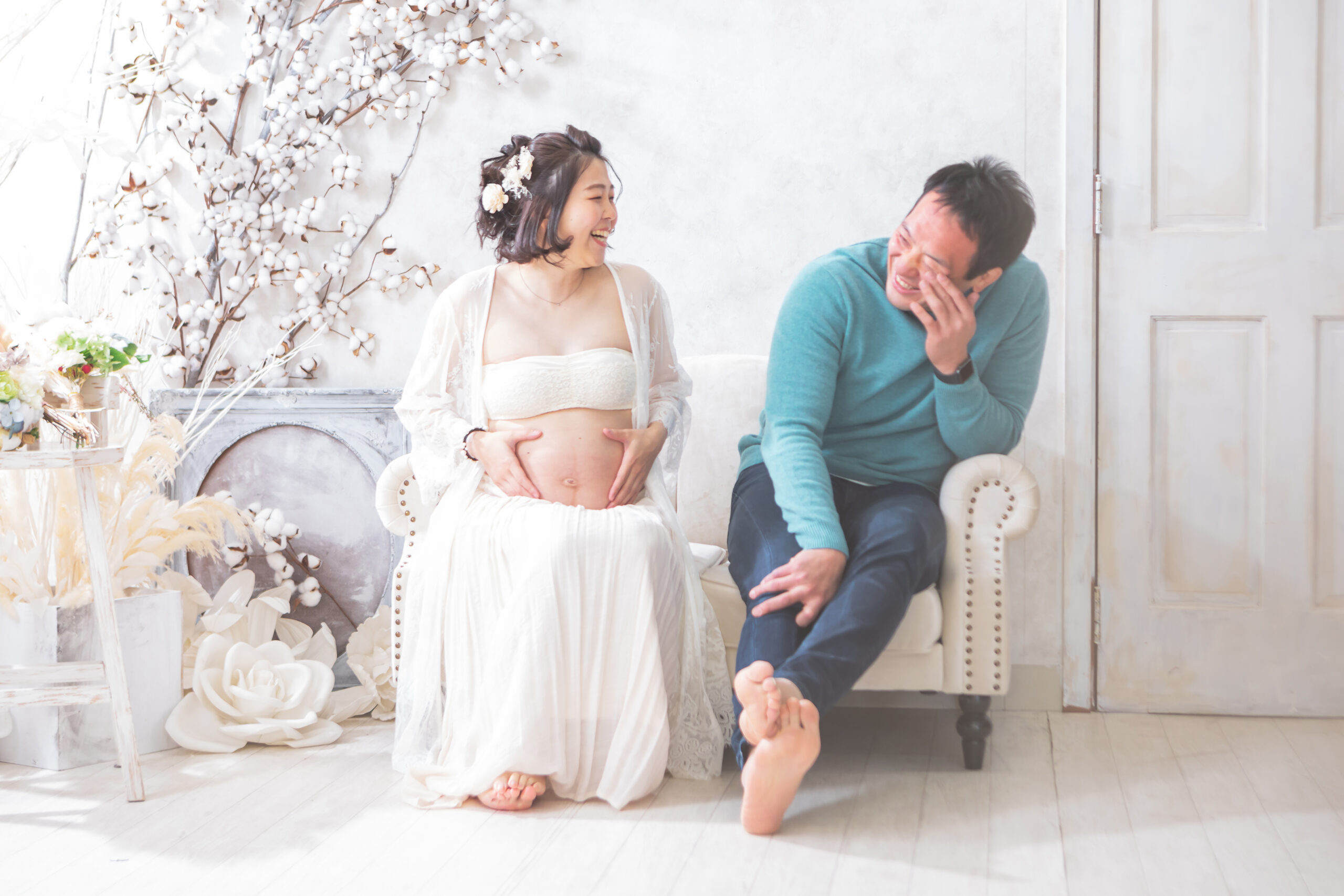 群馬県富岡市の写真館ヤジマフォトスタジオ。写真のヤジマ（矢嶋和信）が光と影を操る技術で、一生に一度の神秘的な姿を残すマタニティフォト。